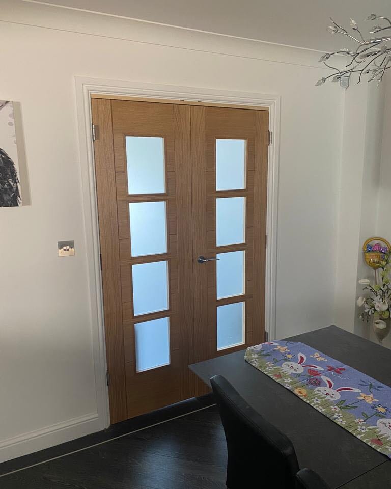 2040 x 626 x 40mm (25") Iseo Oak 4 Light Frosted Glass - Prefinished Internal Doors